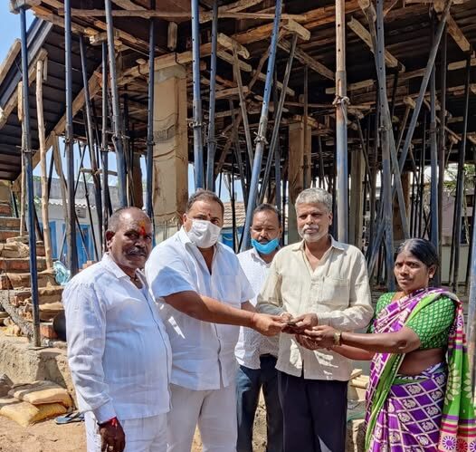 MDR Foundation Co-Founder Maadri PrithviRaj Doing Financial help at Patancheru