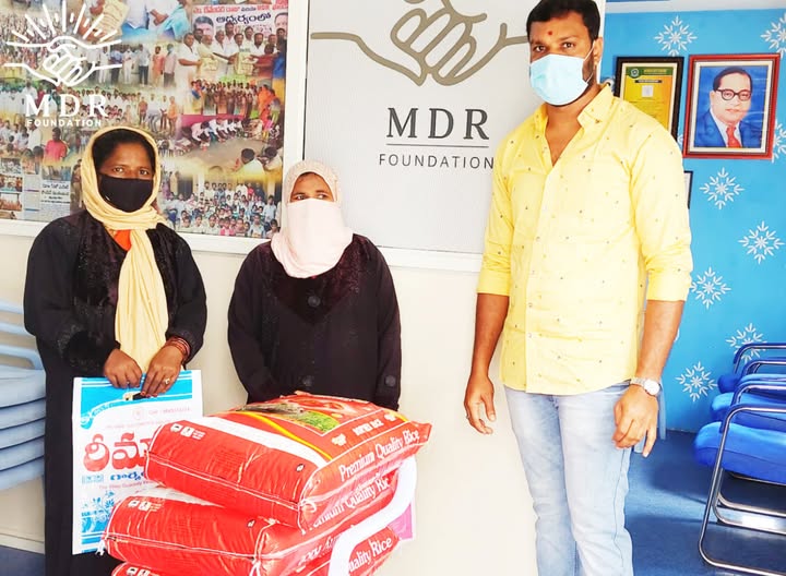 Maadri PrithviRaj Distributing Groceries, Vegetables, Home Essentials in Patancheru @Corona Time