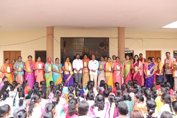 Maadri PrithviRaj Distributing Awarded On Teachers Day
