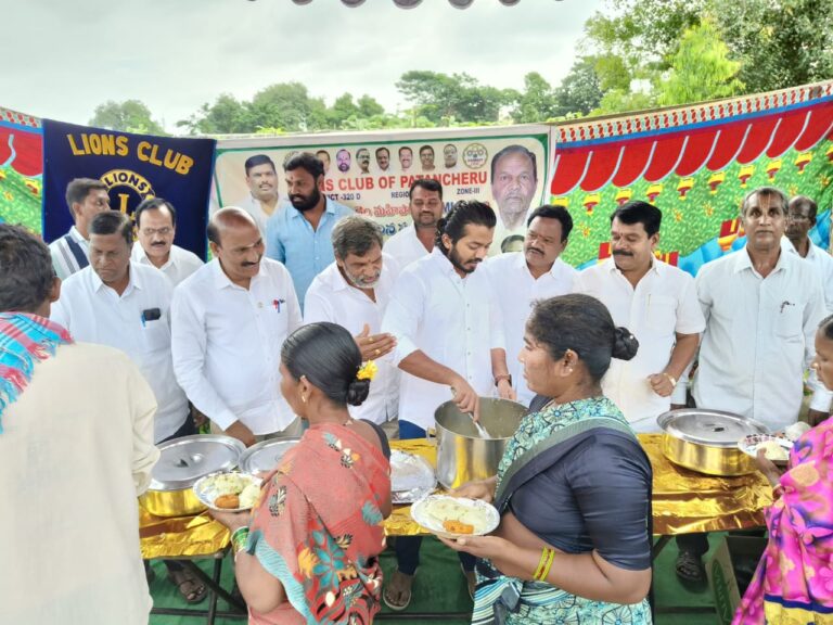 Maadri PrithviRaj Serving Food
