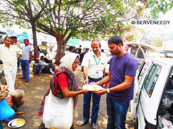 Maadri PrithviRaj Distributing Groceries, Vegetables, Home Essentials, Food Serving in Patancheru @Corona Time