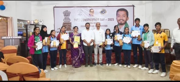 Maadri PrithviRaj Distributing Mementos