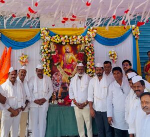 Maddri Prithviraj paying tribute to Chhatrapati Shivaji Maharaj at Gautam Nagar in Patancheru